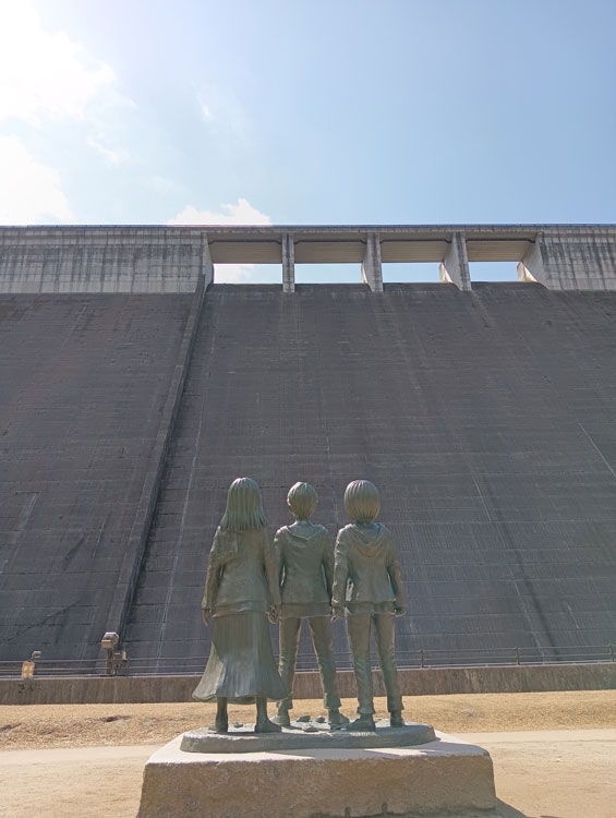 大山ダム 進撃の巨人